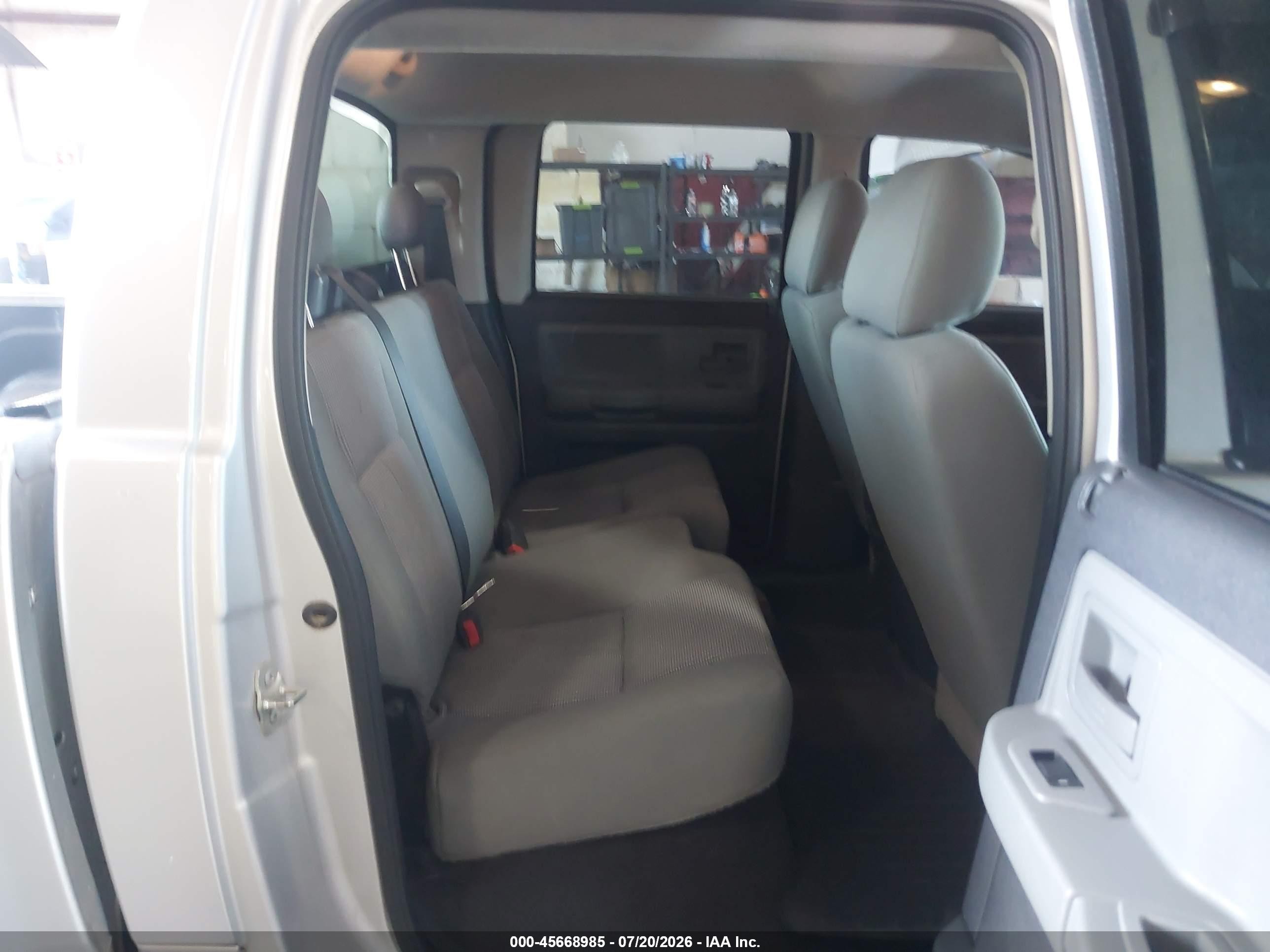 2011 Ram Dakota Bighorn/lonestar Серебряный vin: 1D7RE3GK4BS511662