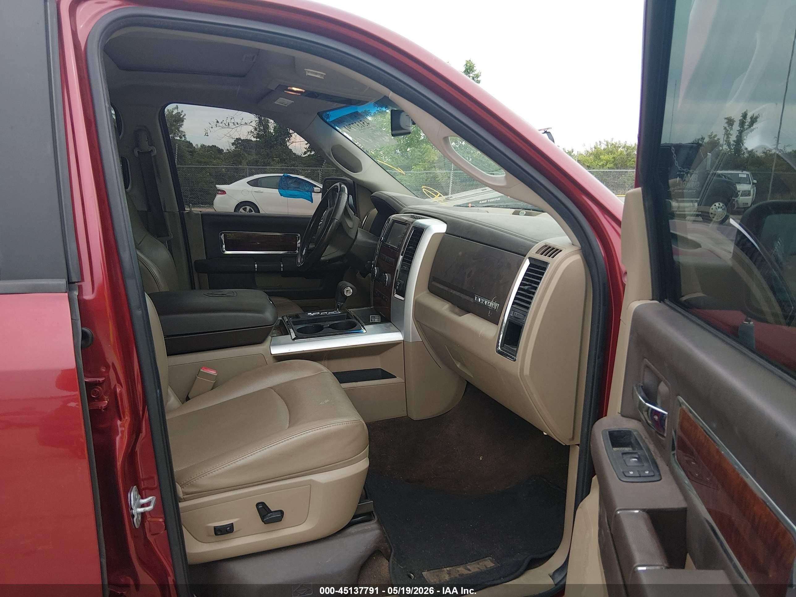 2011 Ram Ram 1500 Laramie Red vin: 1D7RV1CT0BS545410