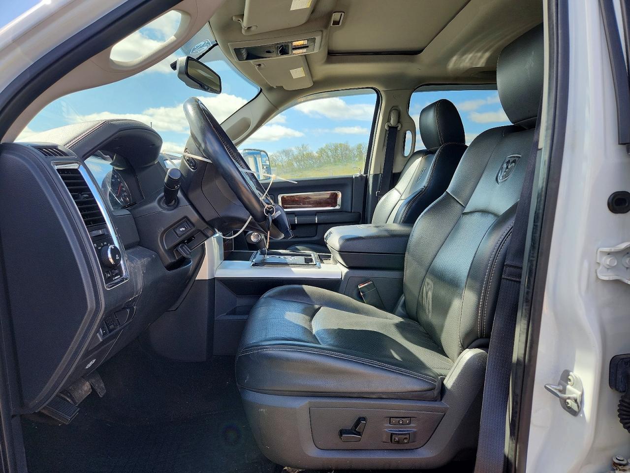 2011 Dodge Ram 1500 White vin: 1D7RV1CT0BS584501