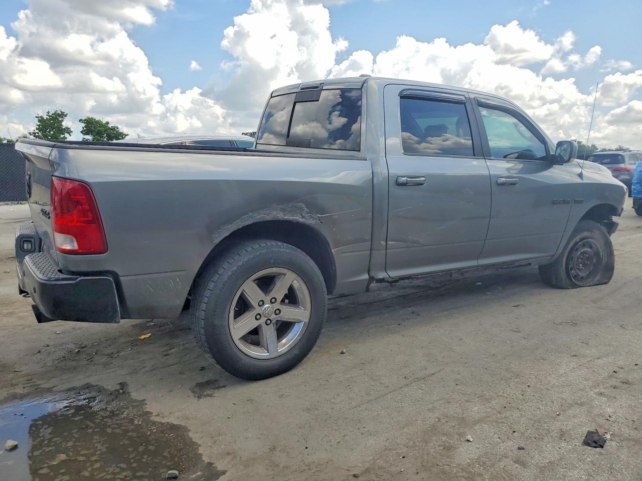 2010 Dodge Ram 1500 Серый vin: 1D7RV1CT1AS167564