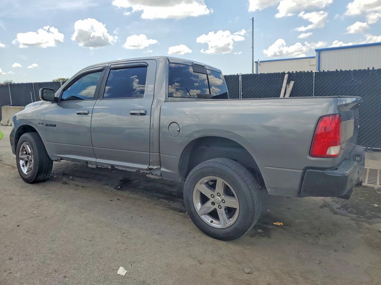 2010 Dodge Ram 1500 Серый vin: 1D7RV1CT1AS167564