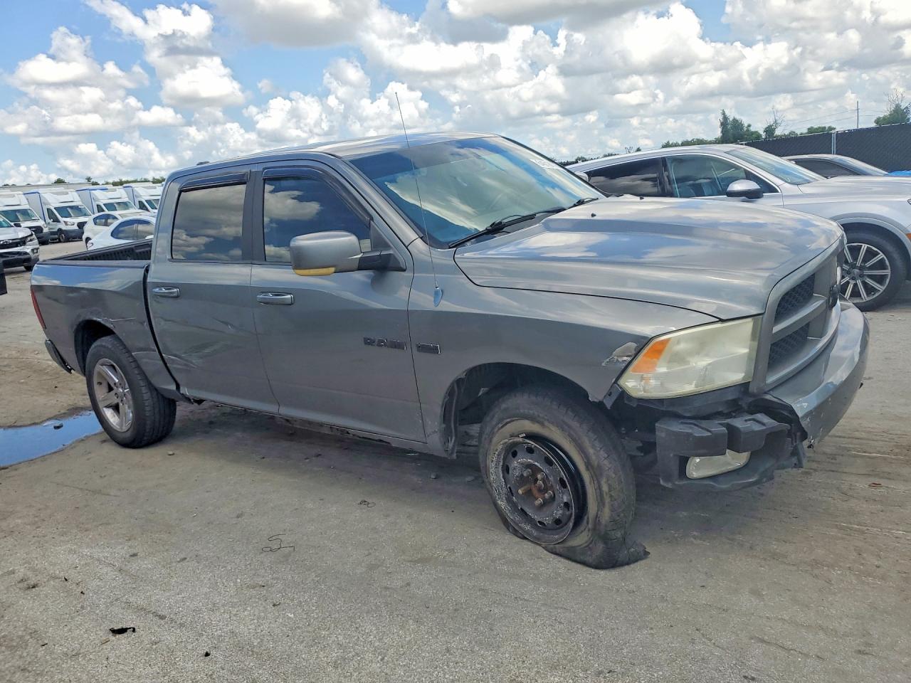 2010 Dodge Ram 1500 Серый vin: 1D7RV1CT1AS167564