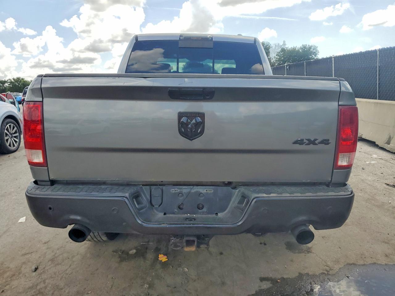 2010 Dodge Ram 1500 Серый vin: 1D7RV1CT1AS167564