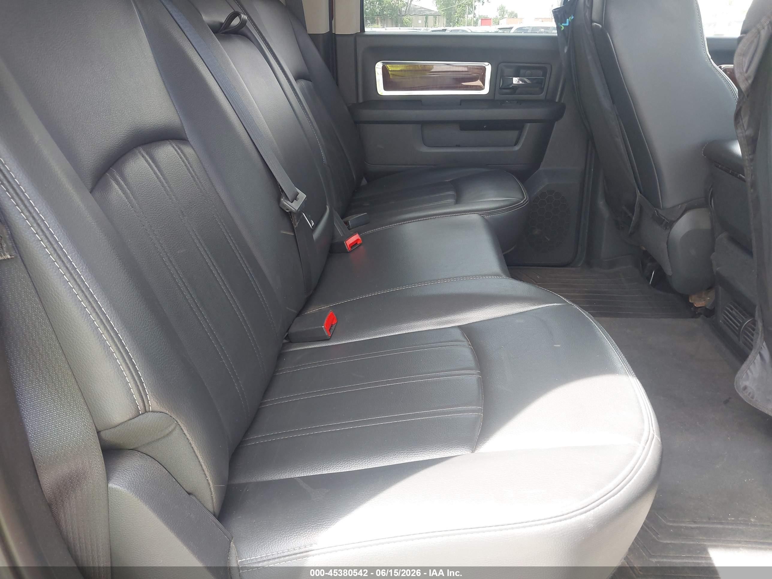 2010 Dodge Ram 1500 Laramie Red vin: 1D7RV1CT3AS137028