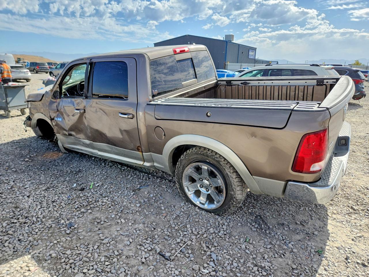 2010 Dodge Ram 1500 Tan vin: 1D7RV1CT4AS160642