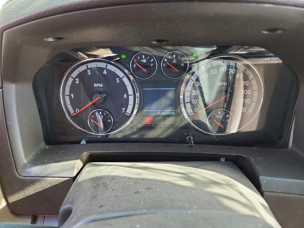 2010 Dodge Ram 1500 Tan vin: 1D7RV1CT4AS160642