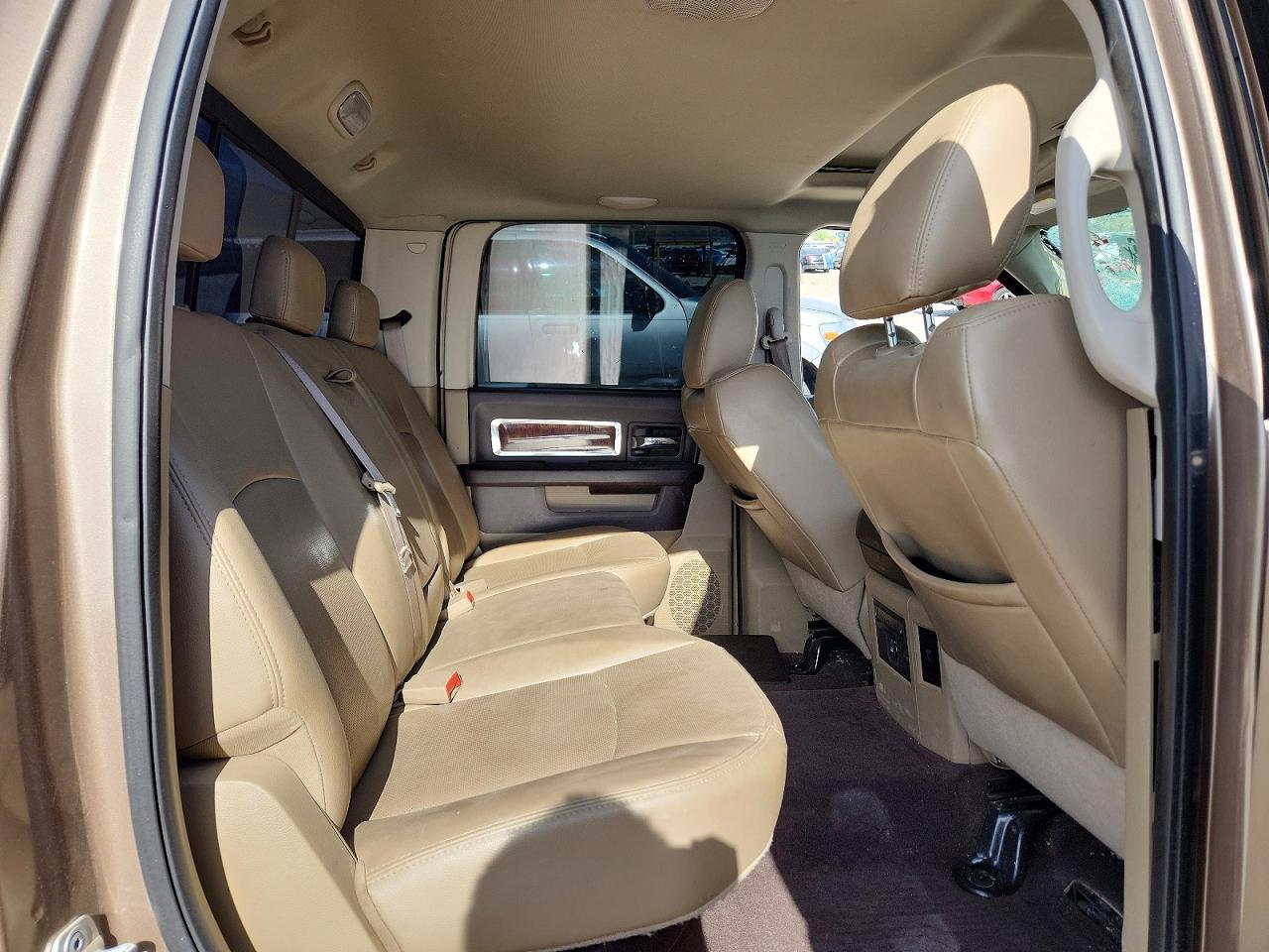 2010 Dodge Ram 1500 Tan vin: 1D7RV1CT4AS160642