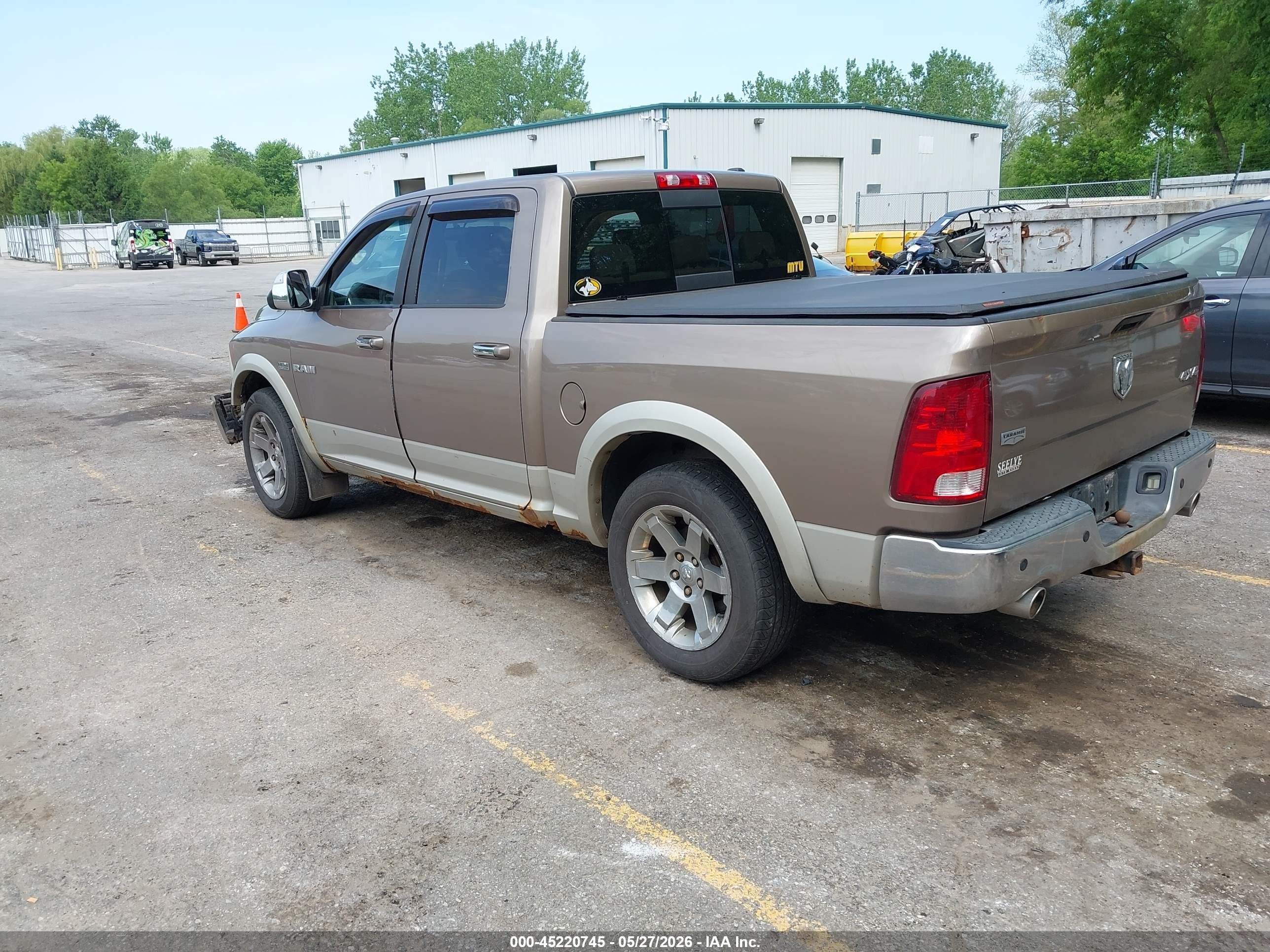 2010 Dodge Ram 1500 Laramie Beige vin: 1D7RV1CT5AS148306