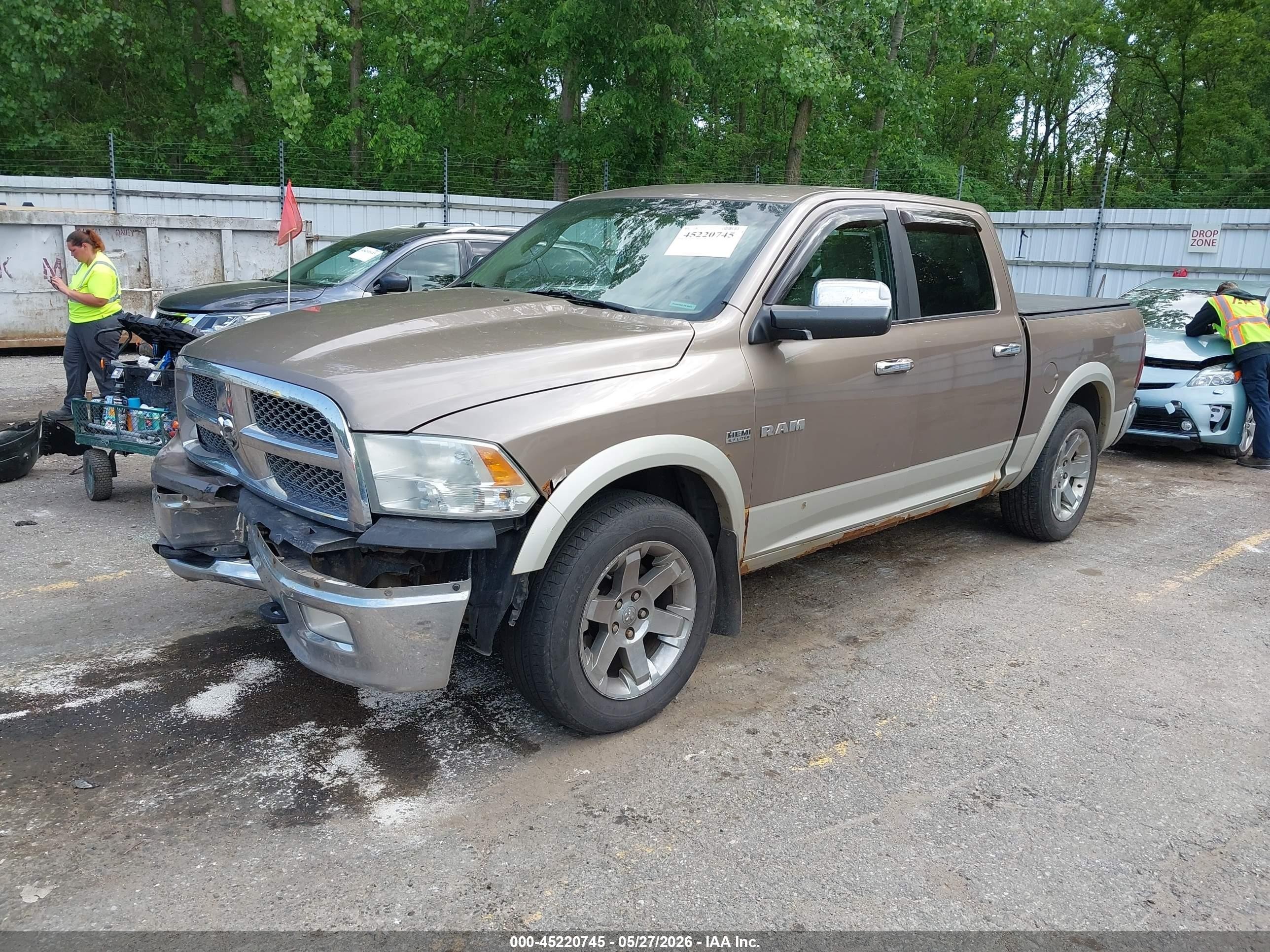 2010 Dodge Ram 1500 Laramie Beige vin: 1D7RV1CT5AS148306