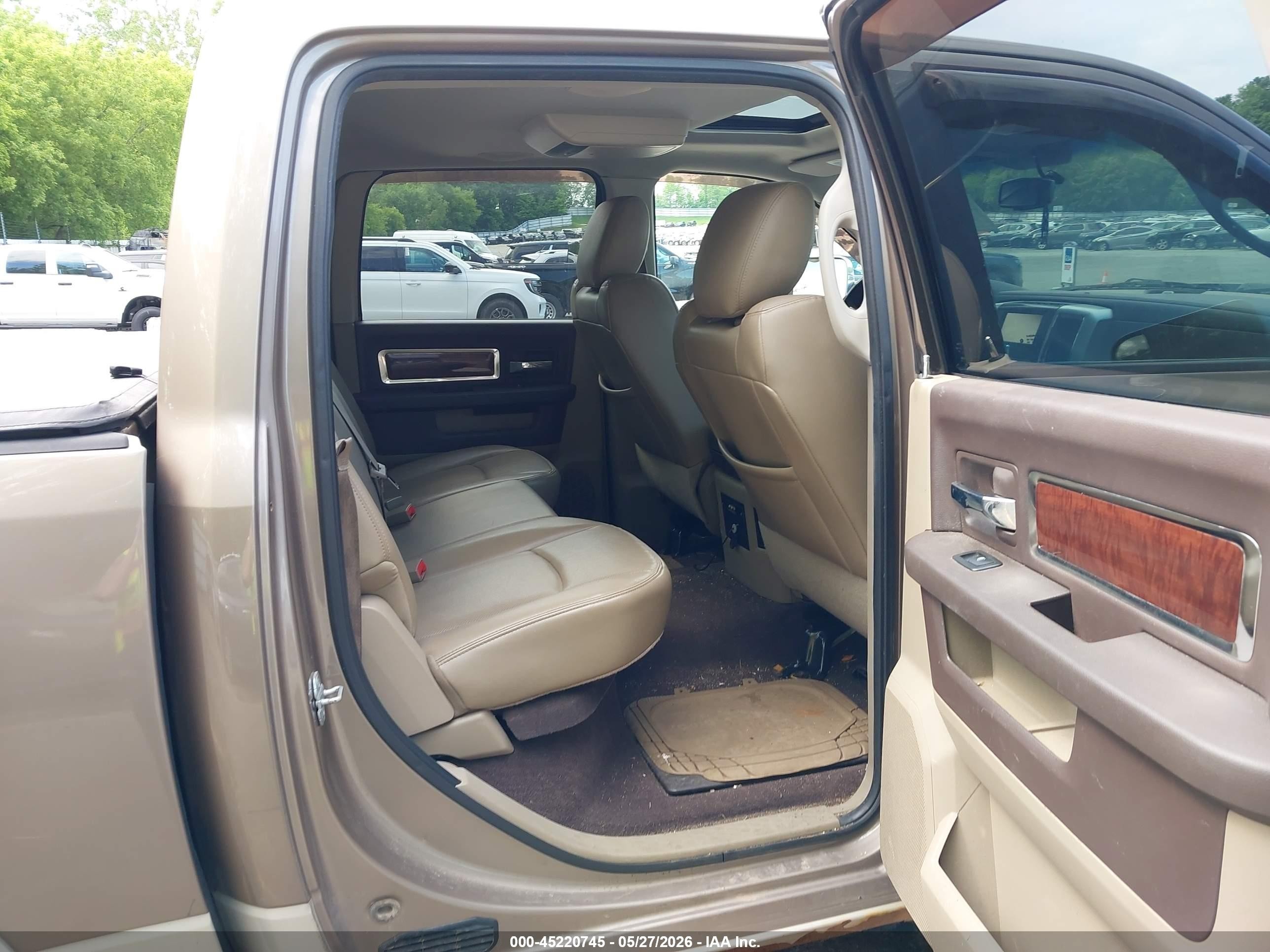 2010 Dodge Ram 1500 Laramie Beige vin: 1D7RV1CT5AS148306