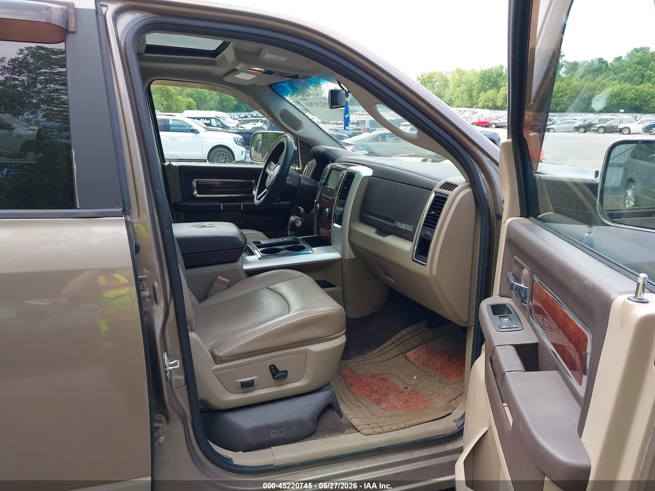 2010 Dodge Ram 1500 Laramie Beige vin: 1D7RV1CT5AS148306