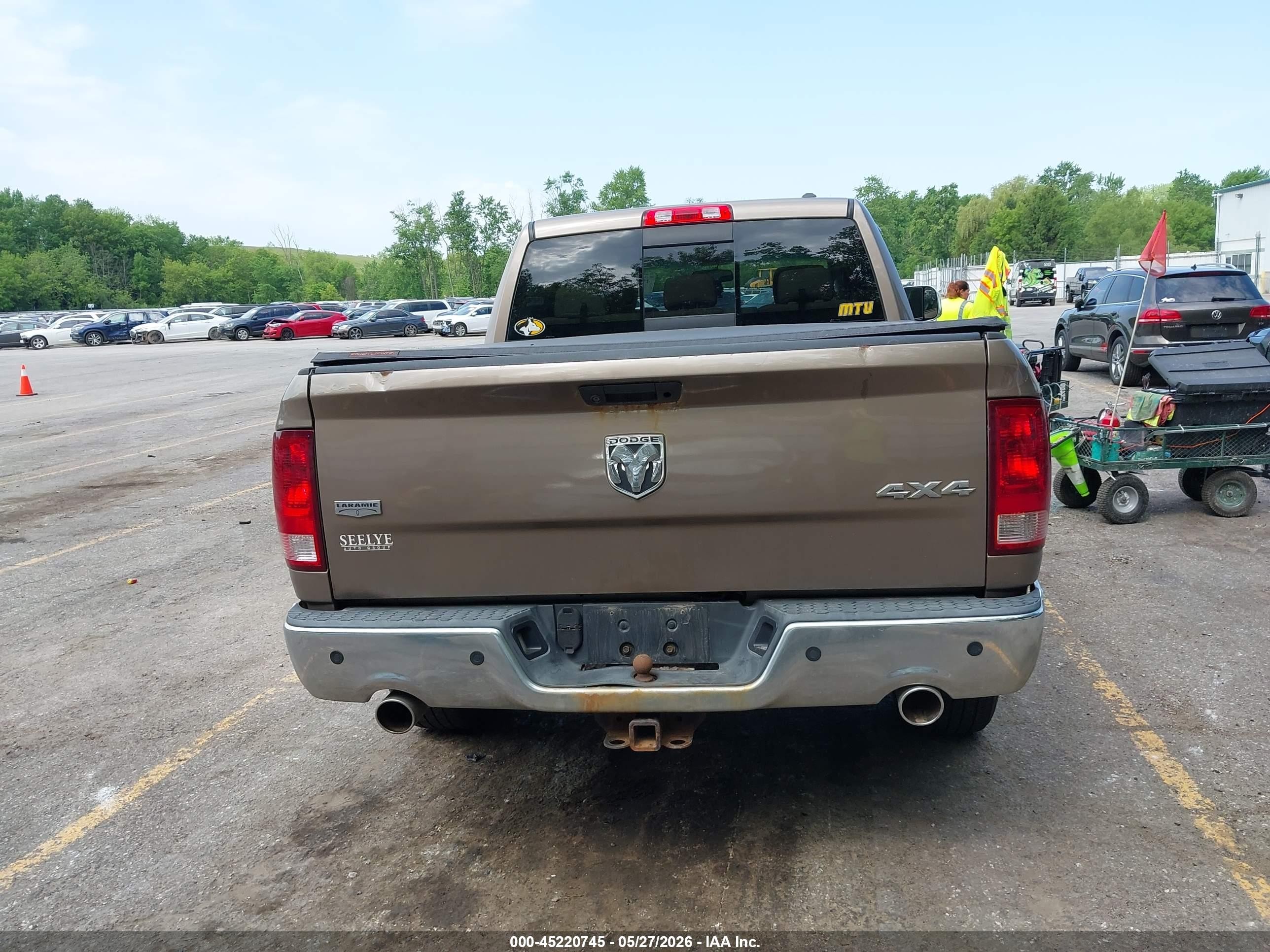 2010 Dodge Ram 1500 Laramie Beige vin: 1D7RV1CT5AS148306