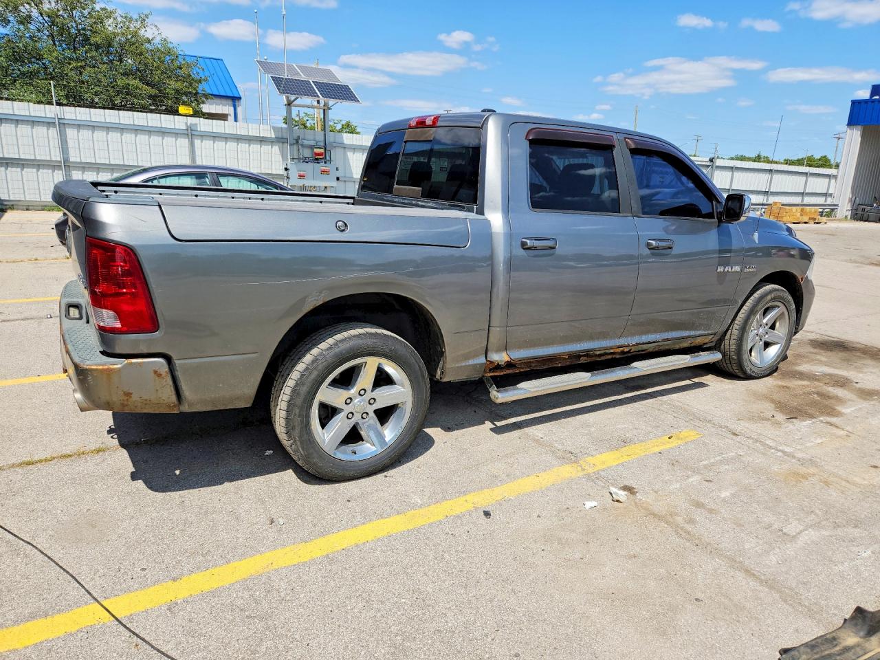 2010 Dodge Ram 1500 Silver vin: 1D7RV1CT5AS181306