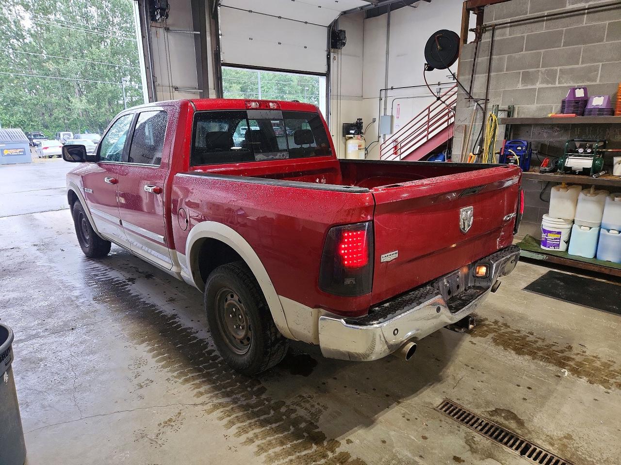 2010 Dodge Ram 1500 Red vin: 1D7RV1CT5AS255033
