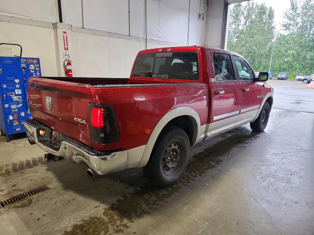 2010 Dodge Ram 1500 Red vin: 1D7RV1CT5AS255033