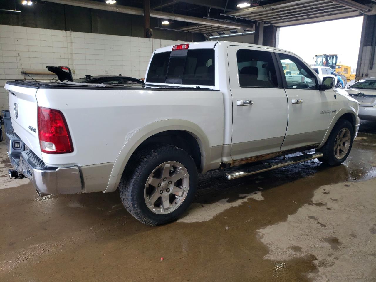 2010 Dodge Ram 1500 White vin: 1D7RV1CT6AS153739