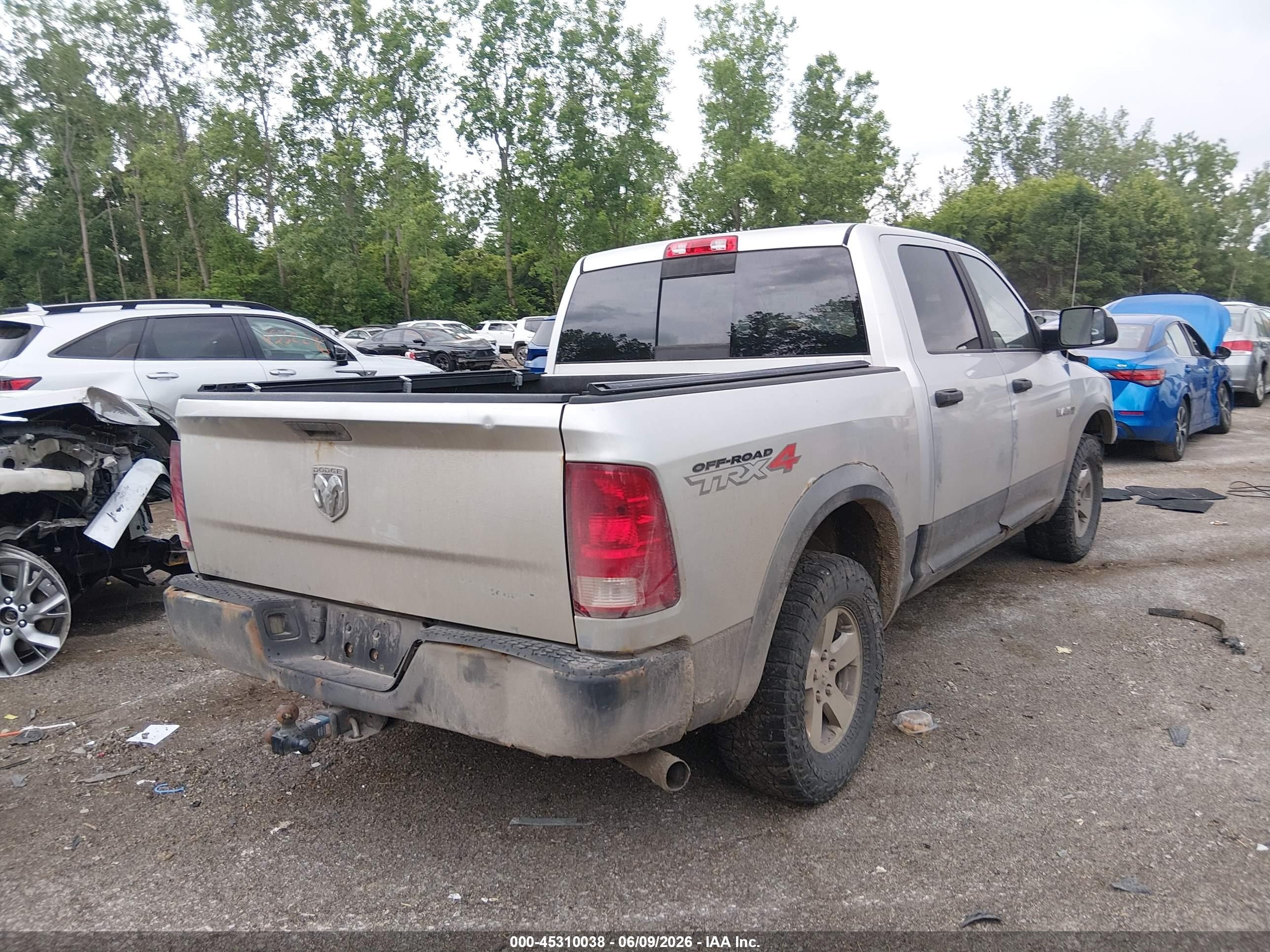 2010 Dodge Ram 1500 Slt/sport/trx Silver vin: 1D7RV1CT7AS216959