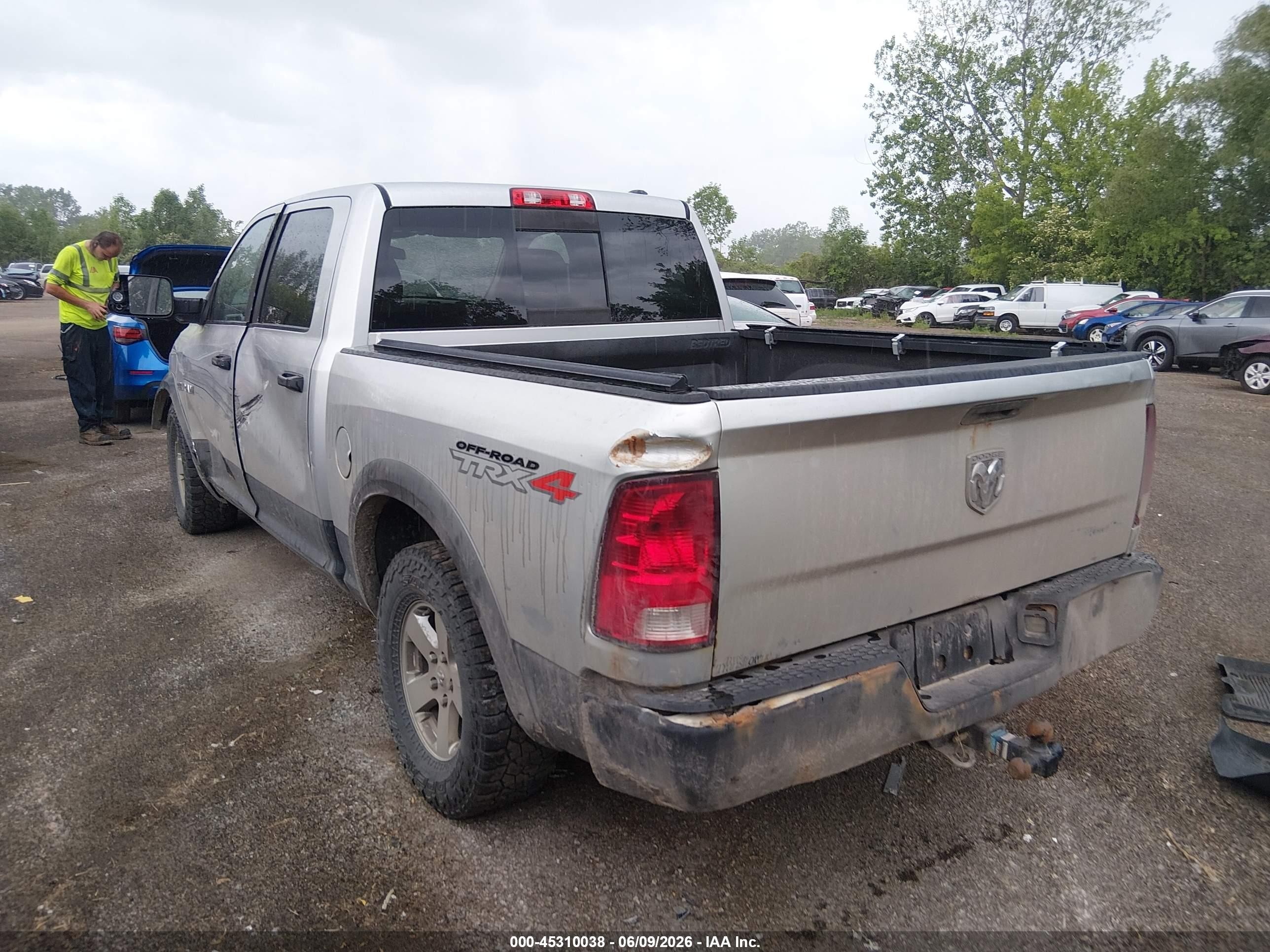 2010 Dodge Ram 1500 Slt/sport/trx Silver vin: 1D7RV1CT7AS216959