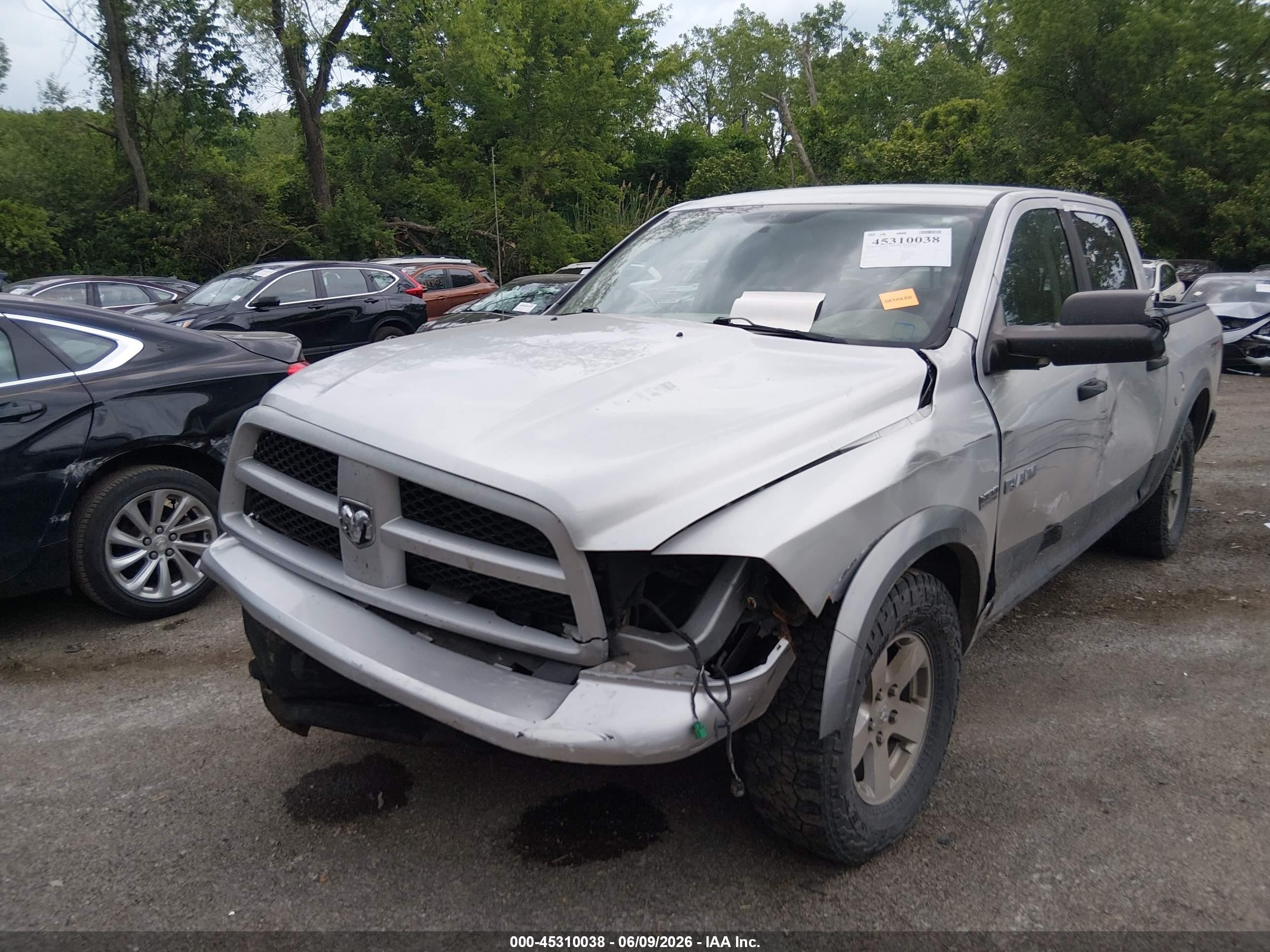 2010 Dodge Ram 1500 Slt/sport/trx Silver vin: 1D7RV1CT7AS216959
