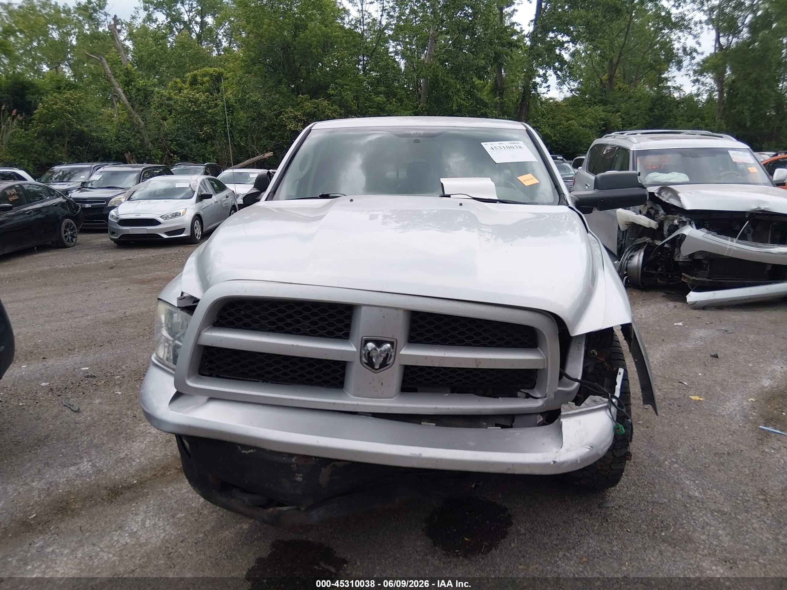 2010 Dodge Ram 1500 Slt/sport/trx Silver vin: 1D7RV1CT7AS216959