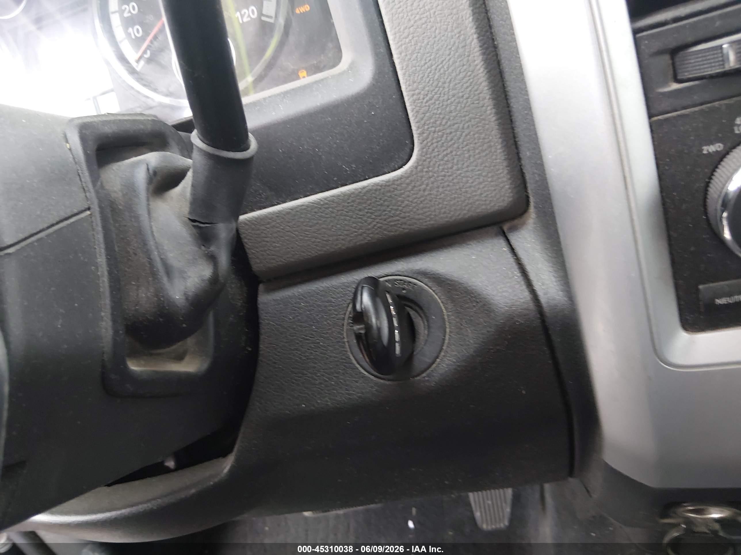 2010 Dodge Ram 1500 Slt/sport/trx Silver vin: 1D7RV1CT7AS216959