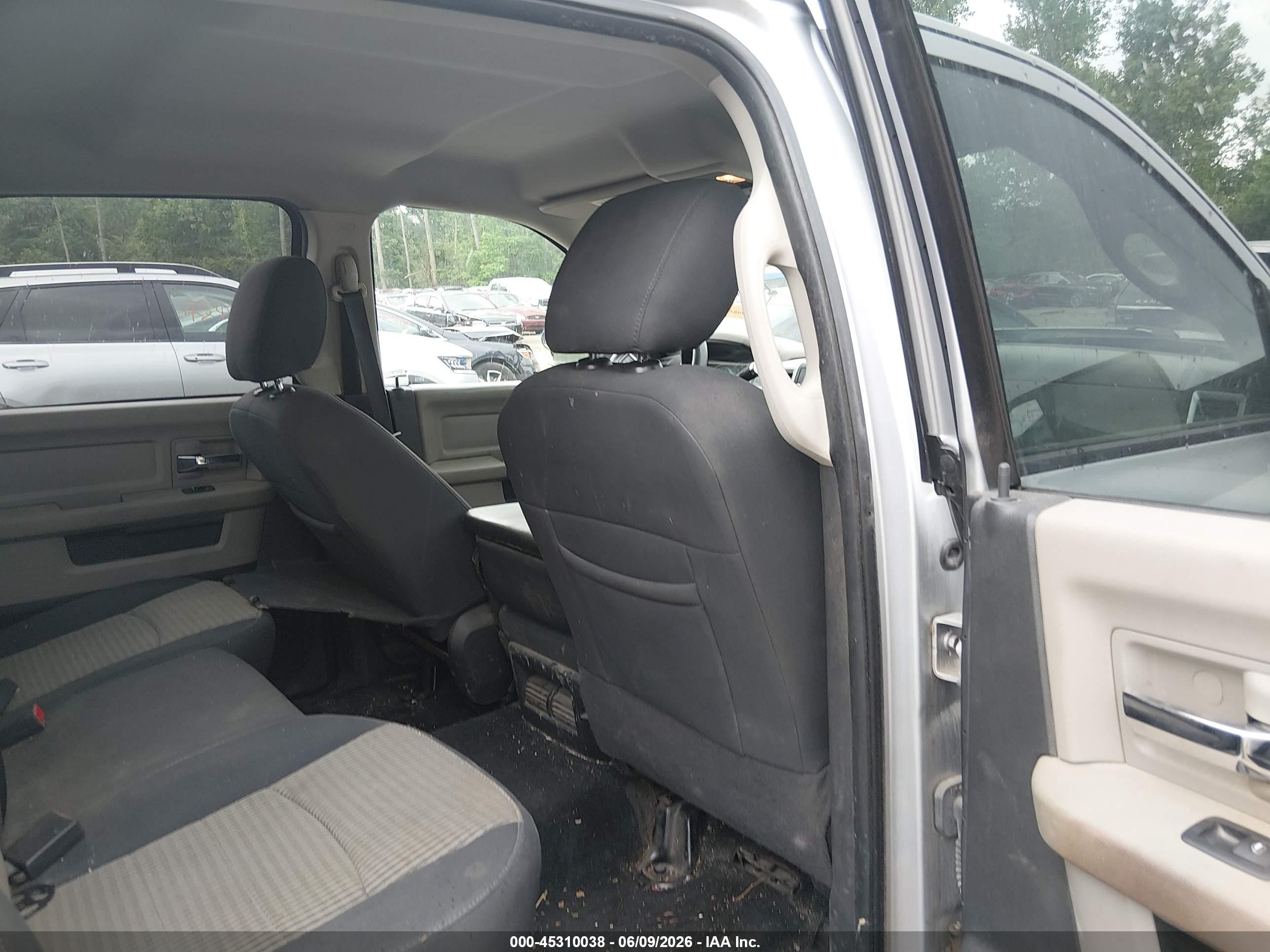 2010 Dodge Ram 1500 Slt/sport/trx Silver vin: 1D7RV1CT7AS216959
