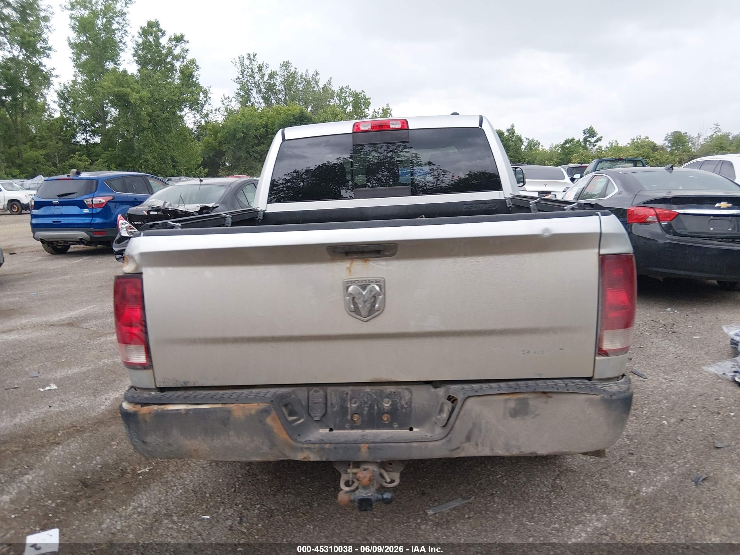 2010 Dodge Ram 1500 Slt/sport/trx Silver vin: 1D7RV1CT7AS216959