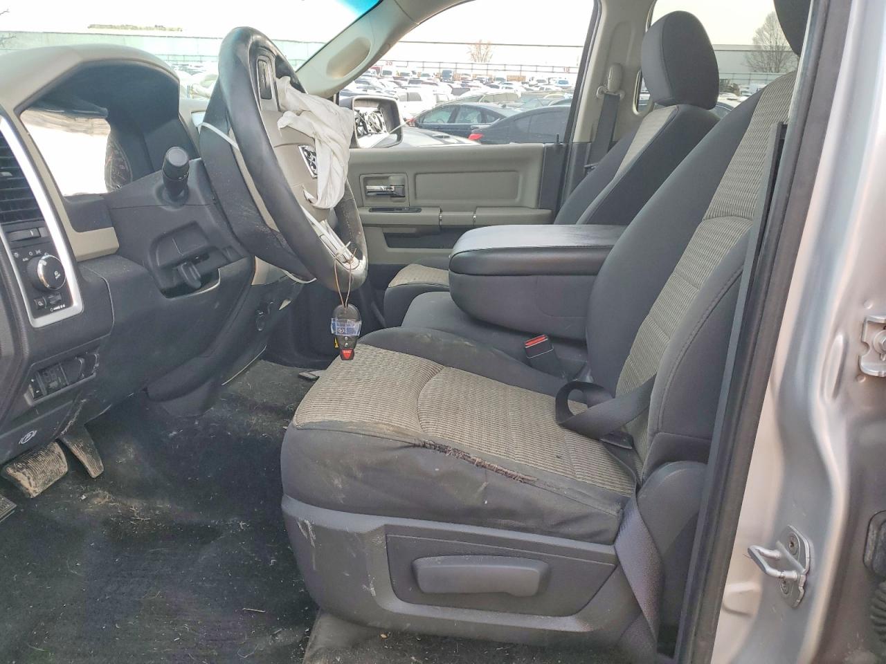 2011 Dodge Ram 1500 Серебряный vin: 1D7RV1CT7BS675149