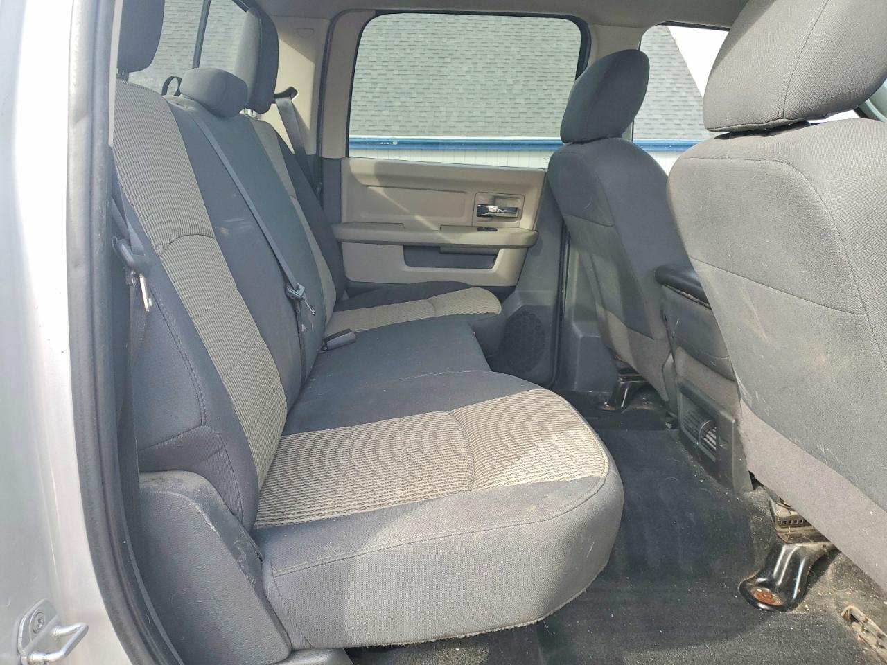 2011 Dodge Ram 1500 Серебряный vin: 1D7RV1CT7BS675149