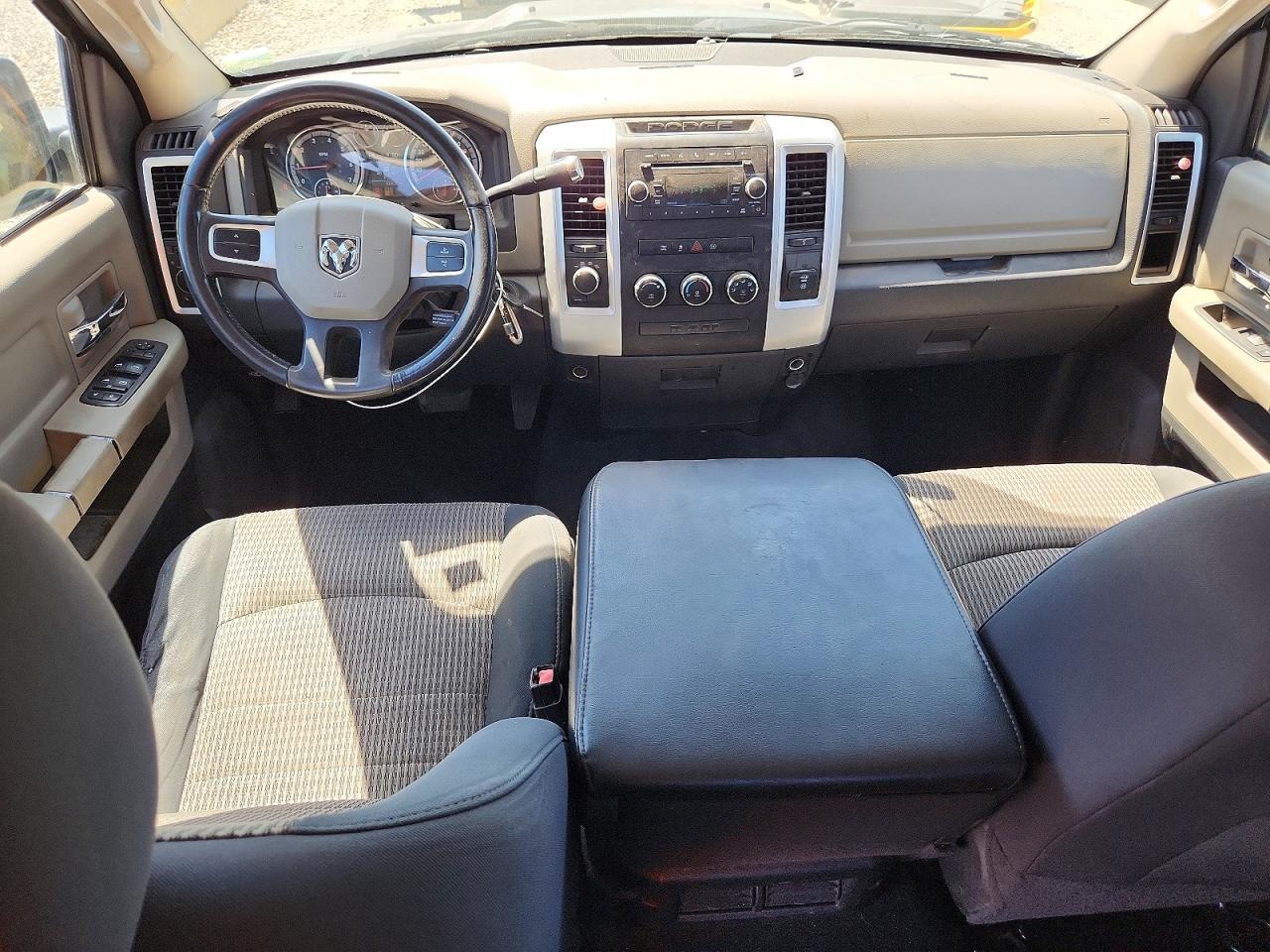 2011 Dodge Ram 1500 Зеленый vin: 1D7RV1CT8BS598033