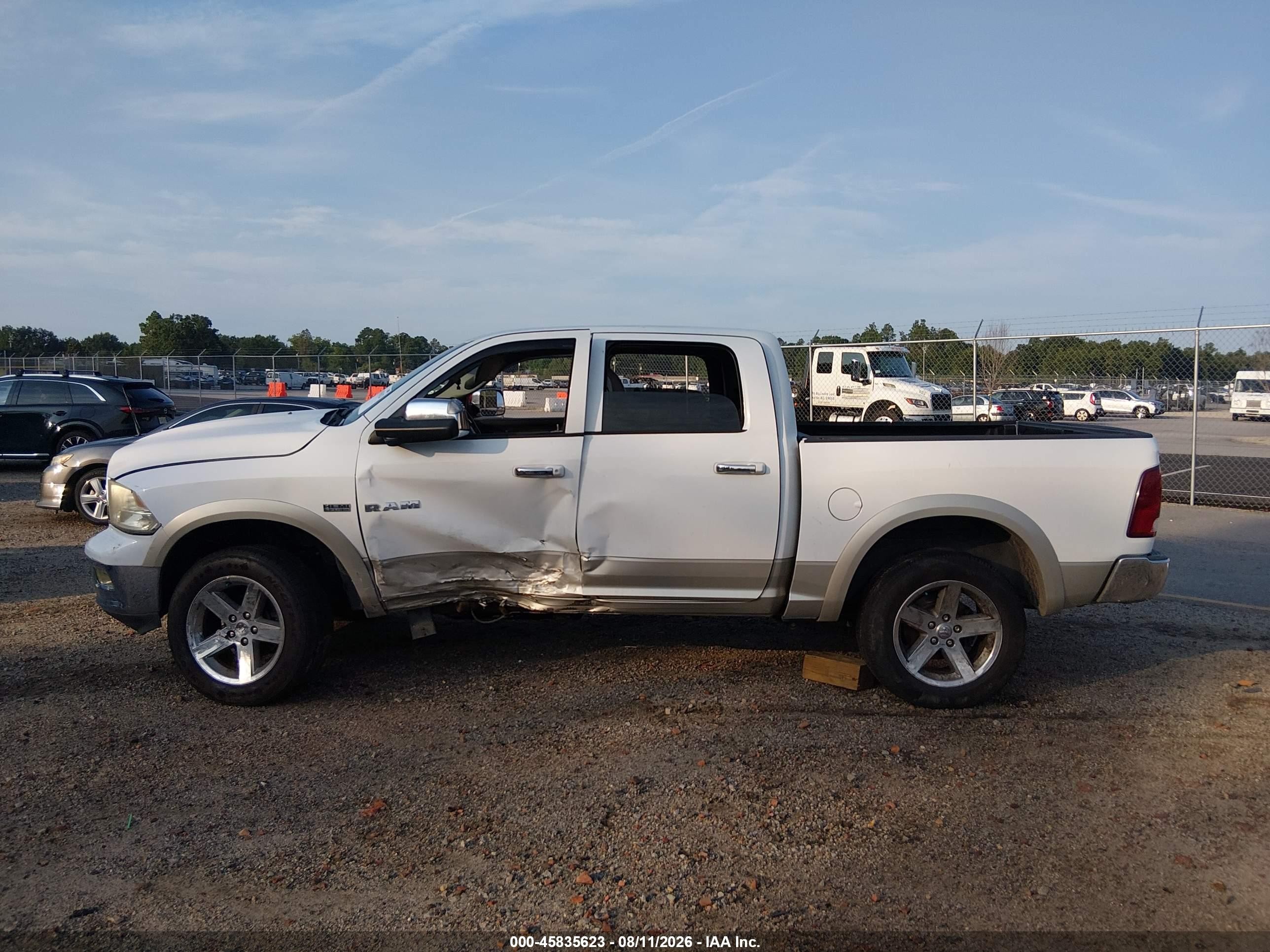 2010 Dodge Ram 1500 Laramie White vin: 1D7RV1CT9AS160619