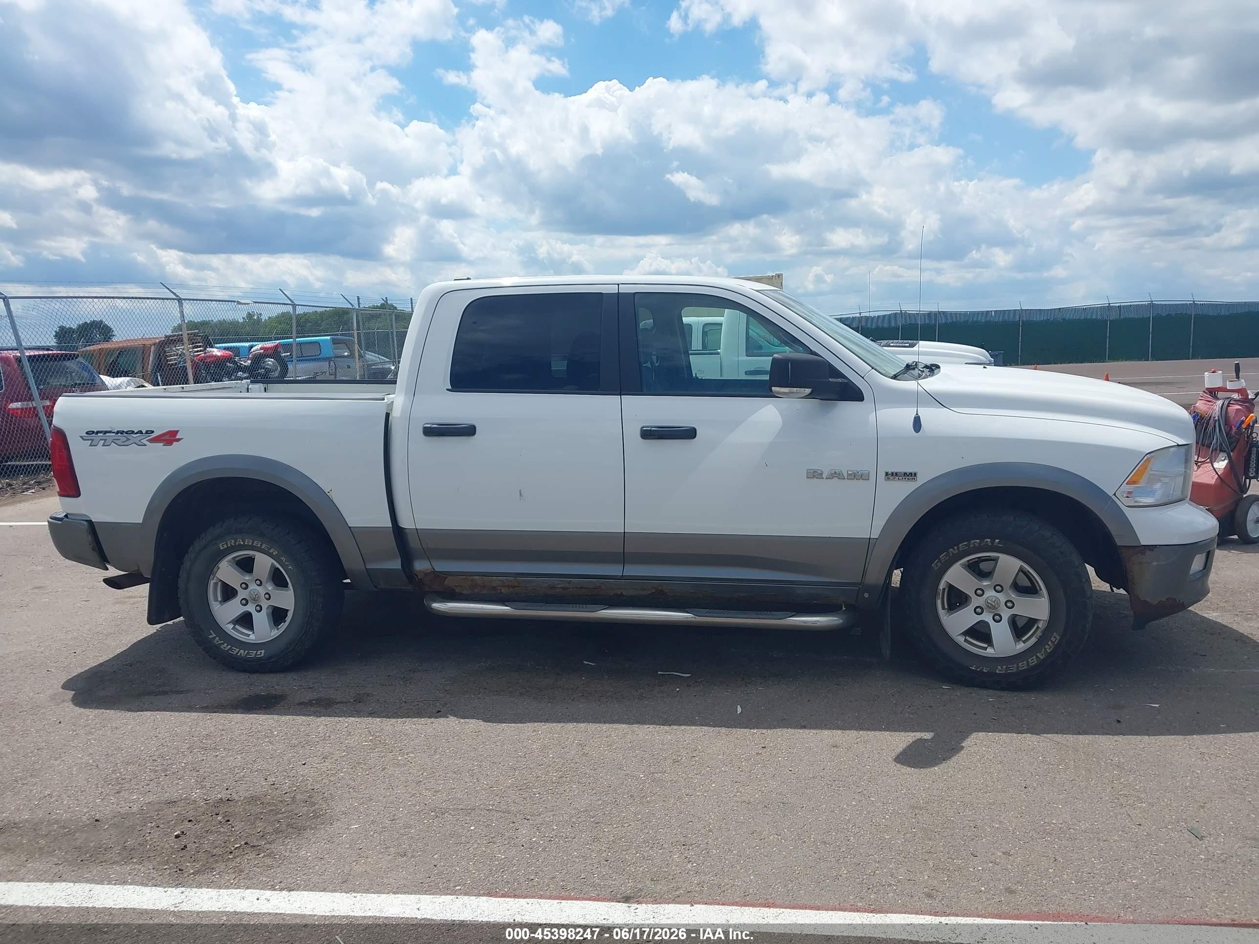 2010 Dodge Ram 1500 Slt/sport/trx White vin: 1D7RV1CT9AS218468
