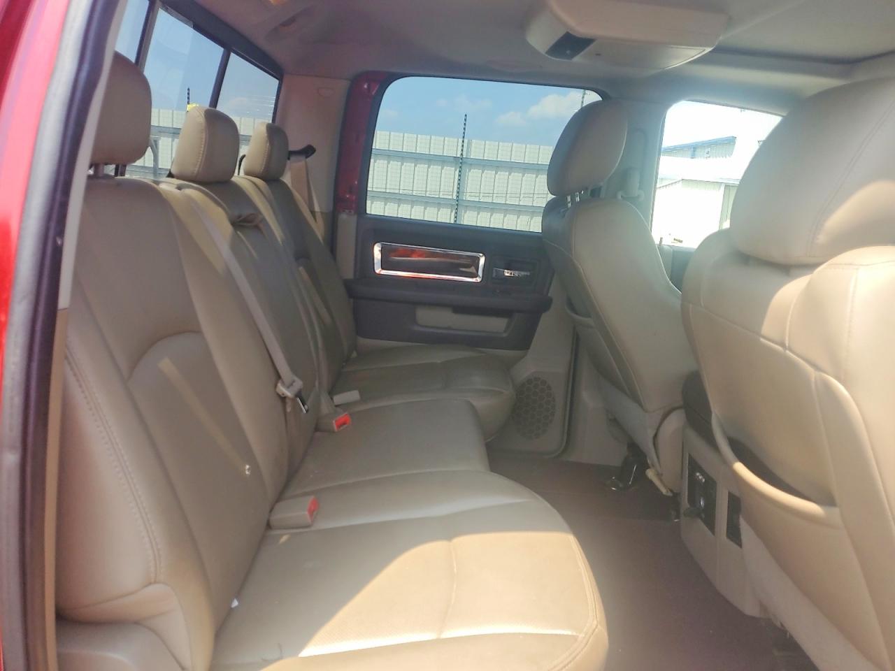 2010 Dodge Ram 1500 Red vin: 1D7RV1CTXAS124115