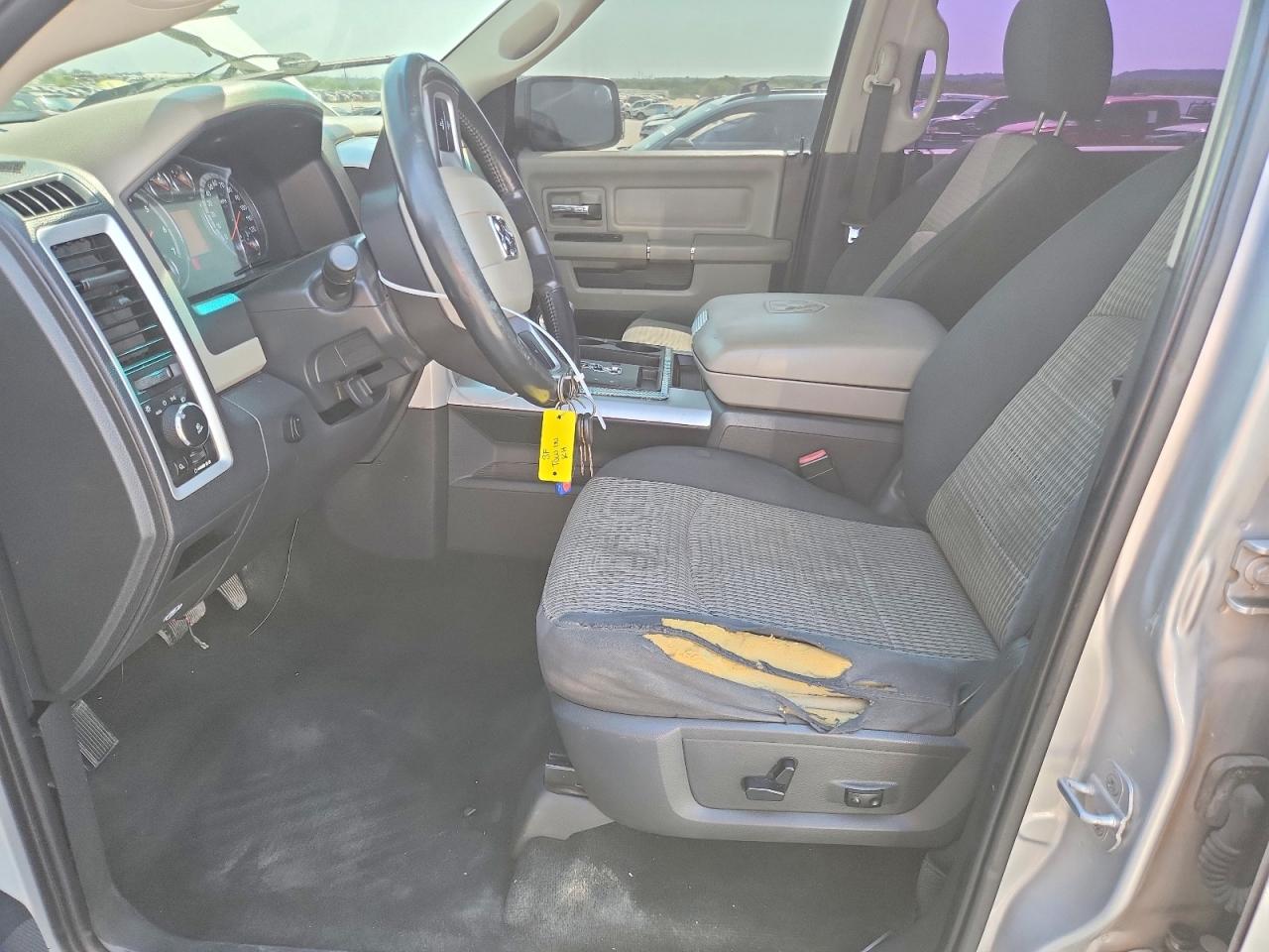 2011 Dodge Ram 1500 Серебряный vin: 1D7RV1CTXBS691474