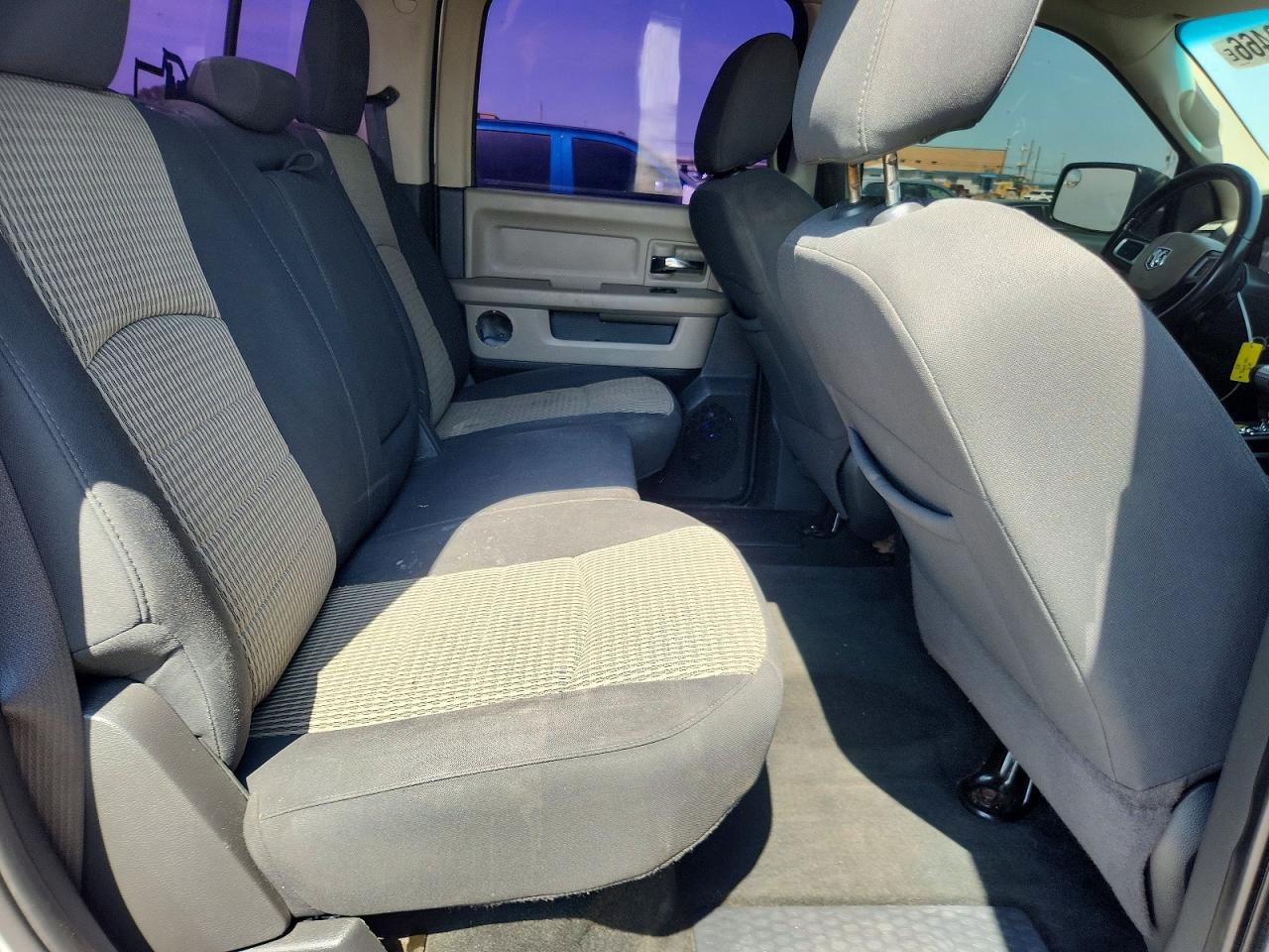 2011 Dodge Ram 1500 Серебряный vin: 1D7RV1CTXBS691474