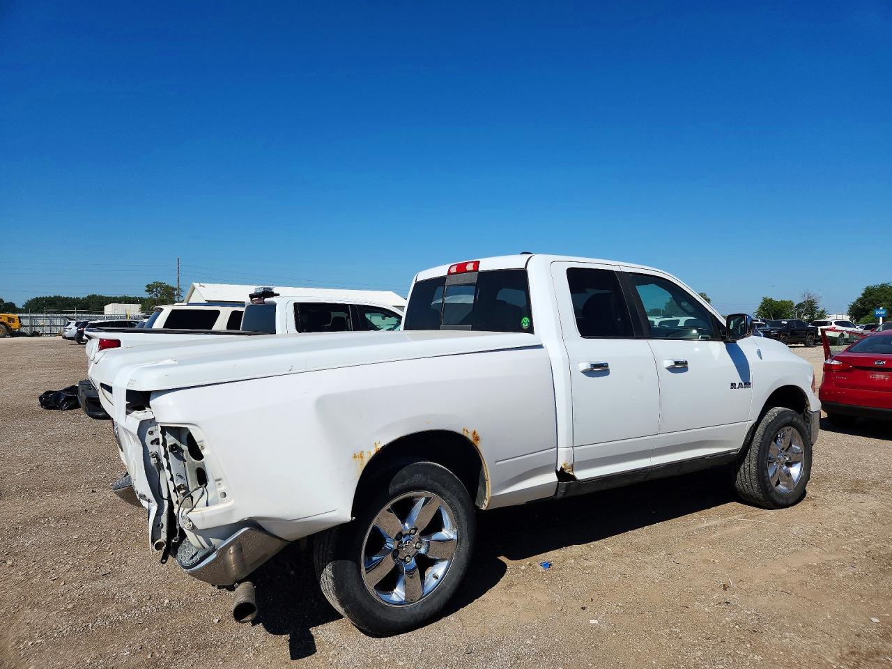 2010 Dodge Ram 1500 White vin: 1D7RV1GP2AS172981