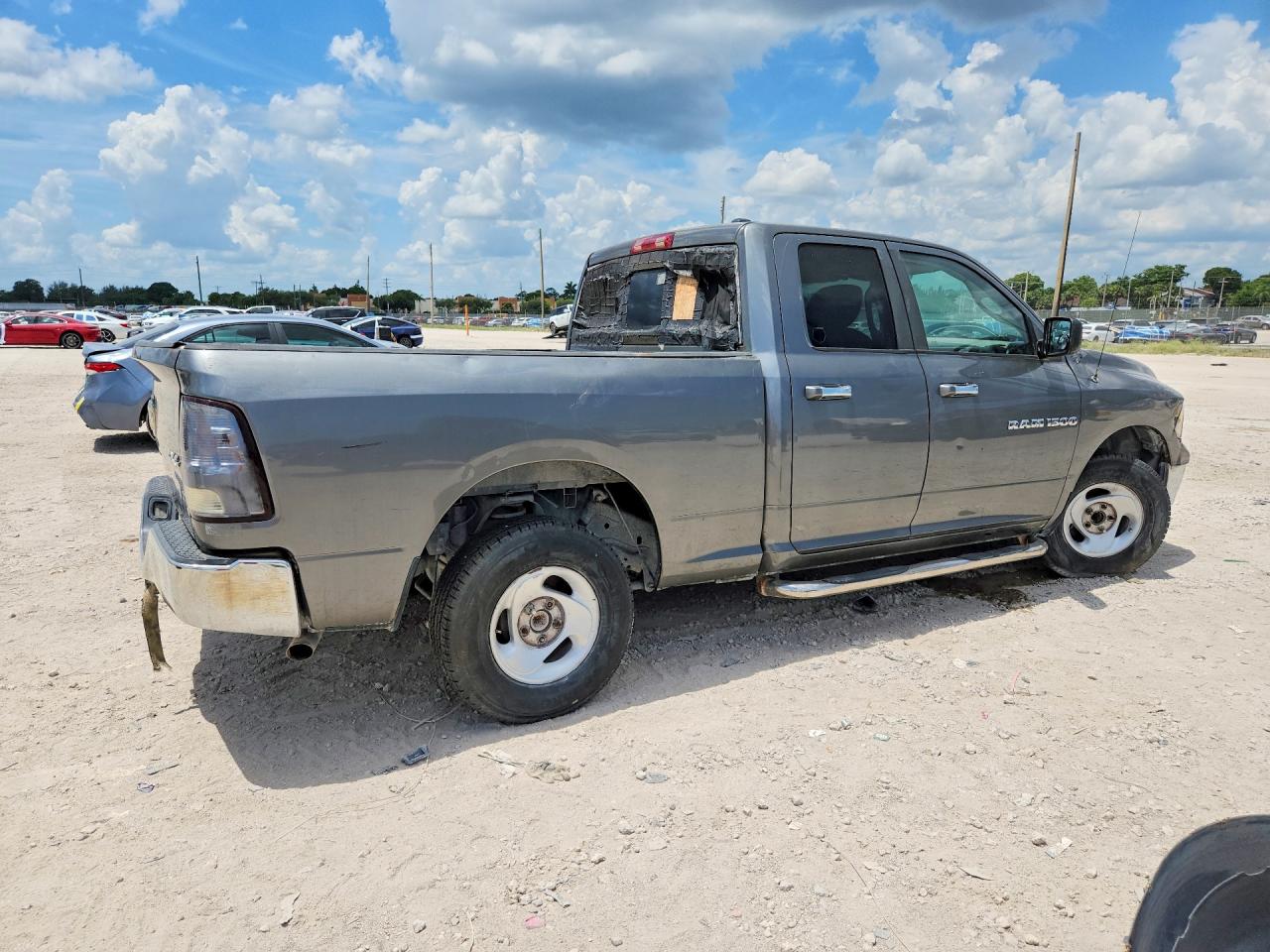 2011 Dodge Ram 1500 Серебряный vin: 1D7RV1GP7BS674600