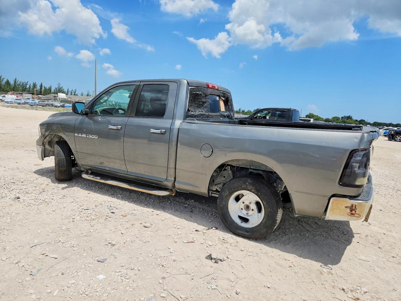 2011 Dodge Ram 1500 Серебряный vin: 1D7RV1GP7BS674600
