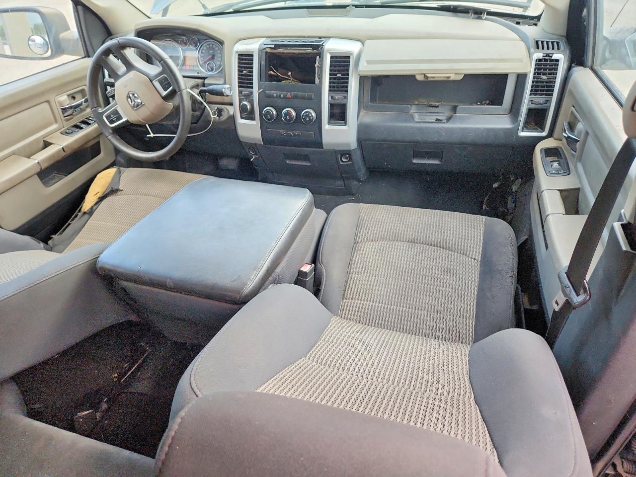 2011 Dodge Ram 1500 Серебряный vin: 1D7RV1GP7BS674600