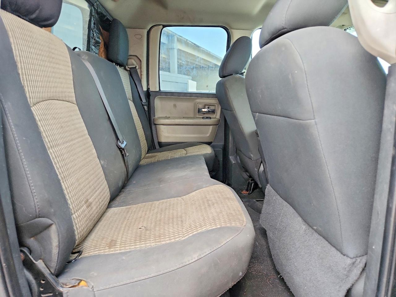 2011 Dodge Ram 1500 Серебряный vin: 1D7RV1GP7BS674600