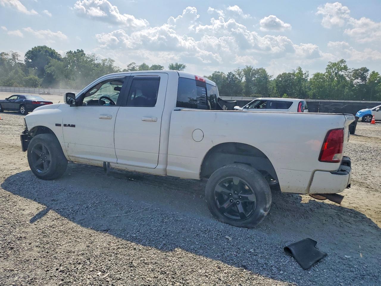 2010 Dodge Ram 1500 White vin: 1D7RV1GT0AS183569