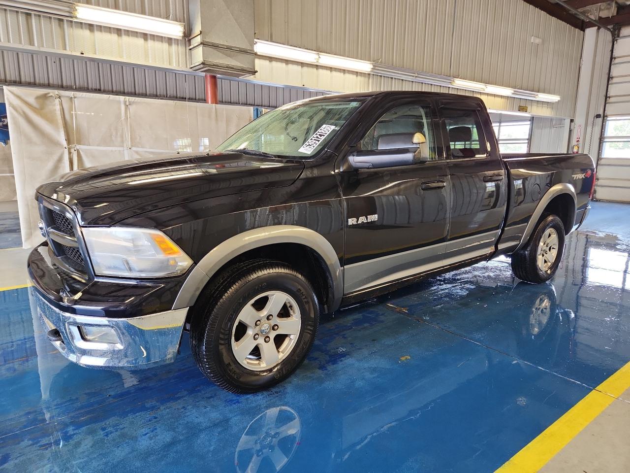 2010 Dodge Ram 1500 Slt Black vin: 1D7RV1GT0AS201908 Damage: Left Front Fender, Dent(S) W/ Paint Dmg, 2 To 3 Inches
