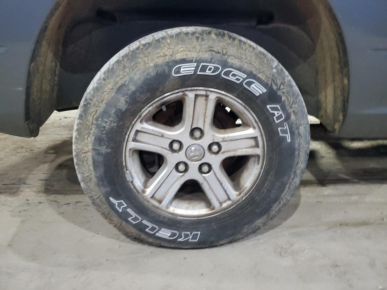 2011 Dodge Ram 1500 Серый vin: 1D7RV1GT1BS510465 Damage: Right Rear Wheel, Curb Rash, 9 To 10 Inches