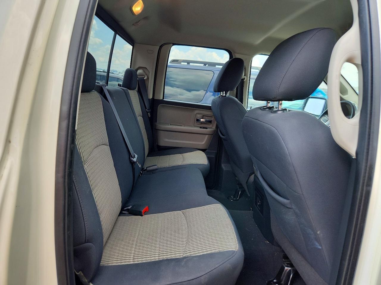 2010 Dodge Ram 1500 Cream vin: 1D7RV1GT2AS227491