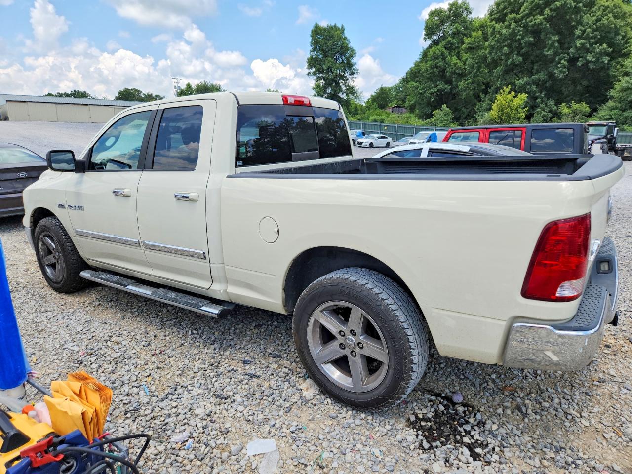 2010 Dodge Ram 1500 Cream vin: 1D7RV1GT2AS227491