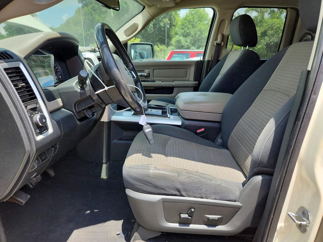 2010 Dodge Ram 1500 Cream vin: 1D7RV1GT2AS227491