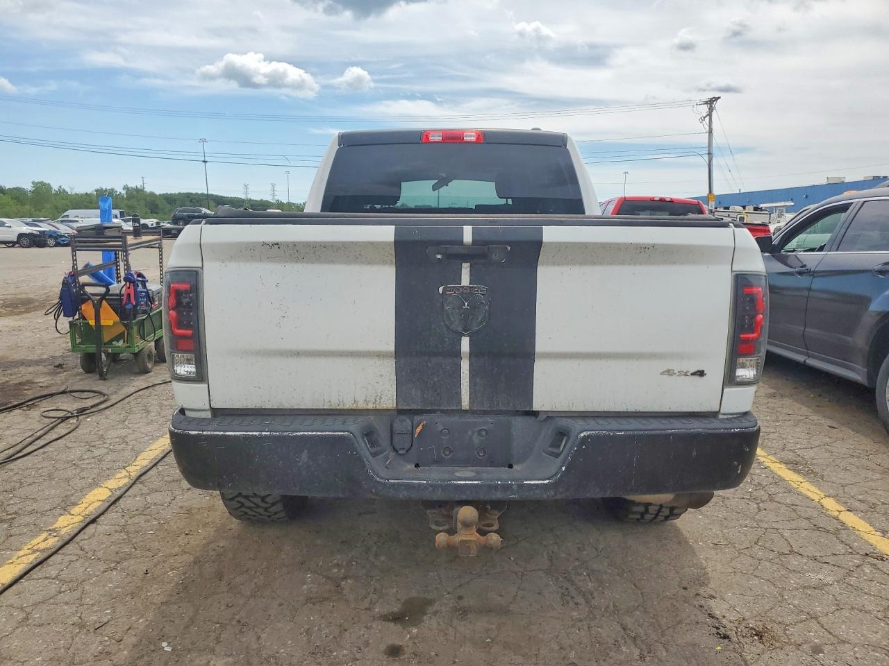 2010 Dodge Ram 1500 White vin: 1D7RV1GT2AS260300