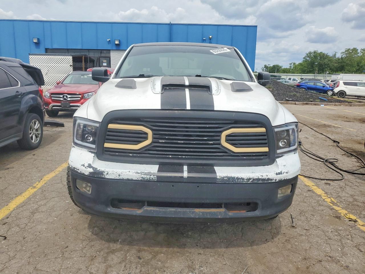 2010 Dodge Ram 1500 White vin: 1D7RV1GT2AS260300