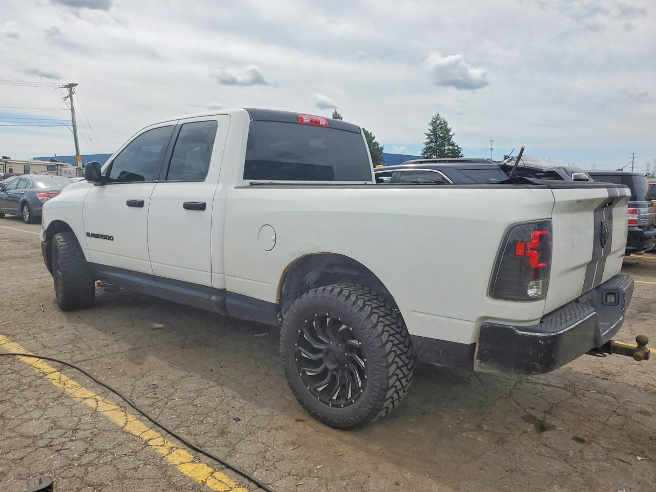 2010 Dodge Ram 1500 White vin: 1D7RV1GT2AS260300