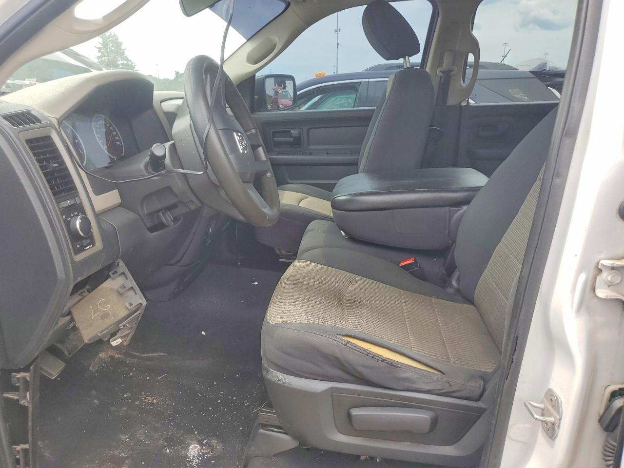 2010 Dodge Ram 1500 White vin: 1D7RV1GT2AS260300
